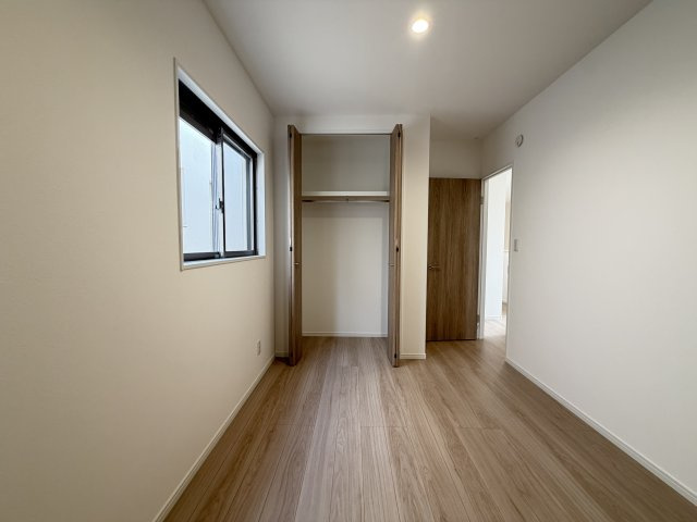嘉手納屋良Ⅱ（全5棟）1号棟の収納|1号棟　洋室6帖＋CL付き♪