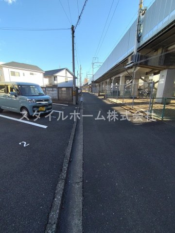 ボン・フレールの駐車場