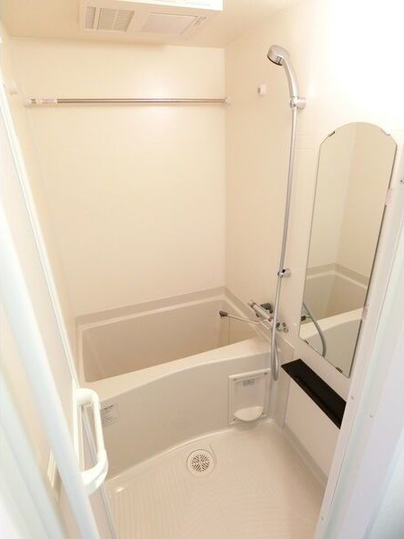 ディアレイシャス浅間町IIIの浴室