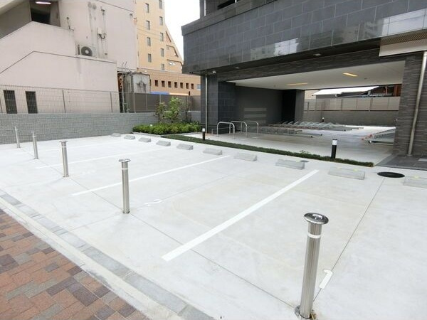 ディアレイシャス浅間町IIIの駐車場