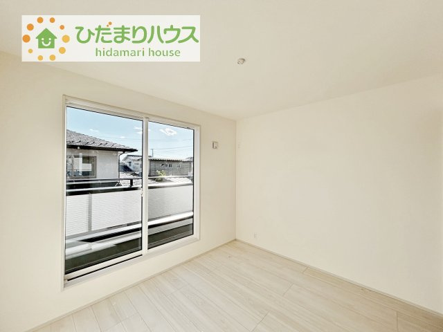 【洋室】 | 土浦市港町3丁目4期　新築戸建 | お掃除しやすく、清潔感を保てるのでダニも発生しにくいフローリング♪