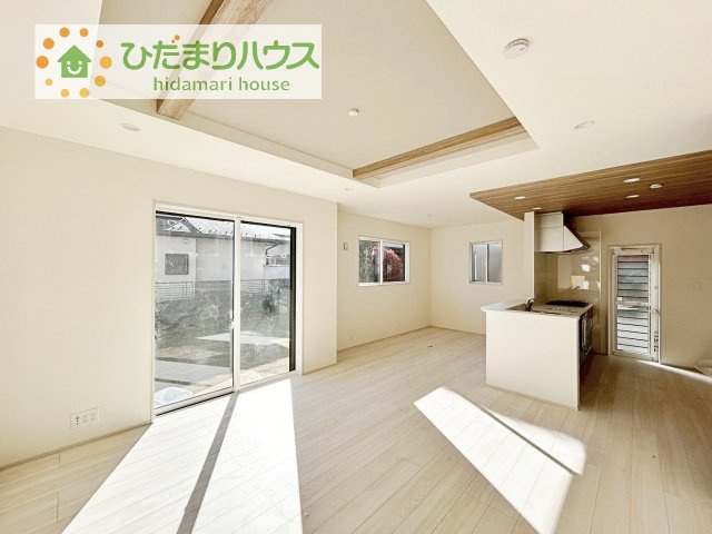 【居間・リビング】 | 土浦市港町3丁目4期　新築戸建 | お友達や親戚とホームパーティもいいですね(*^^*)