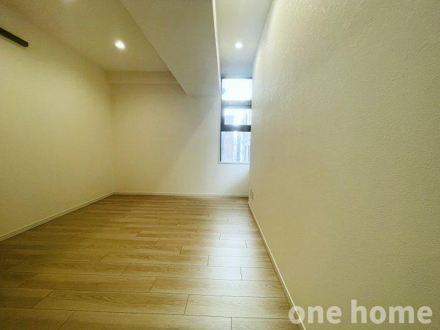 ライオンズマンション新大阪第3の洋室|◆約6.0帖洋室です！木目の床×白いクロスとベーシックな内装で、様々な家具との相性はバッチリです！