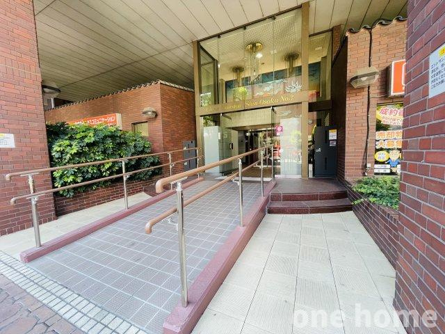 ライオンズマンション新大阪第3のエントランス|◆住む人にやさしいスロープの付いたエントランスです！