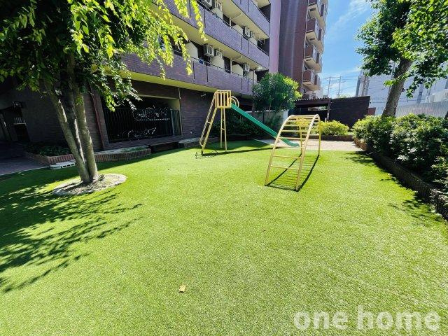 ライオンズマンション新大阪第3の庭|◆マンション敷地内にお子様の遊び場がございます！