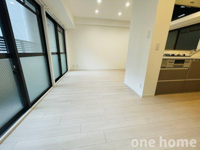 ライオンズマンション新大阪第3の居間・リビング|◆大きな窓から自然光がたっぷり差し込む明るい室内です！
◆【即日内覧会開催中】土日はもちろん！平日の仕事終わりの内覧も可能です！