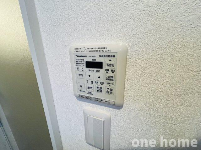 ライオンズマンション新大阪第3の設備|◆浴室暖房乾燥機 完備！年間を通して快適なバスタイムをお楽しみいただけます！
◆雨の日は洗濯物が干せ大活躍です！