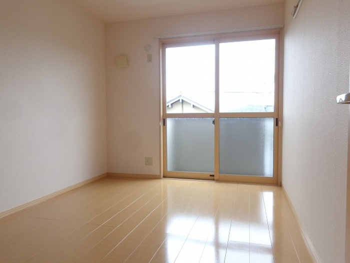 ウィルコート万々 A棟の洋室|2階南洋室