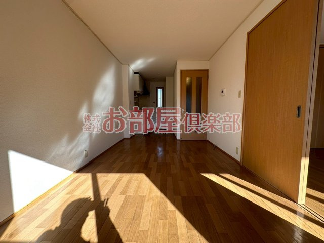 カーザミアⅠの居間・リビング|ゆったりとしたリビングです