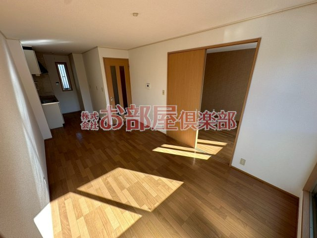 カーザミアⅠの居間・リビング|こちらのリビングで趣味の時間をお楽しみください