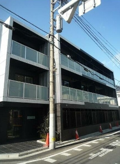 【外観】 | アイル　グランデ中野ノース | 鉄筋コンクリート造のがっちりとした建物。