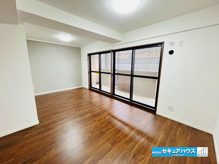 ファミール刈谷の居間・リビング|【LDK】
大きな窓から採光を取り入れ、明るいリビングになります。