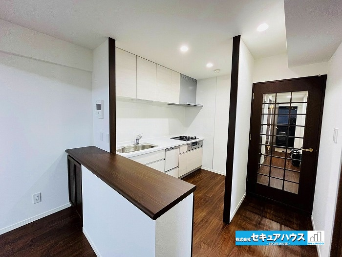 ファミール刈谷のキッチン|【キッチン】
キッチン背面やカウンターに家具を置くことができます。