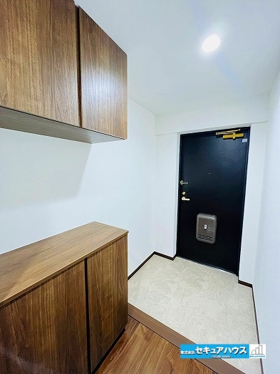 ファミール刈谷の玄関|【玄関】
下駄箱や玄関タイルは交換済みです。