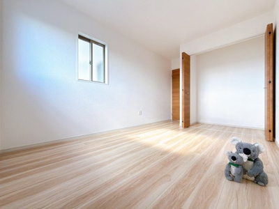 【洋室】 | 前橋市上新田町　新築住宅 | 広さはお子様の勉強部屋にも適した広さ！
勉強机や本棚などの家具を置いてもフリースペースも確保することができます。
