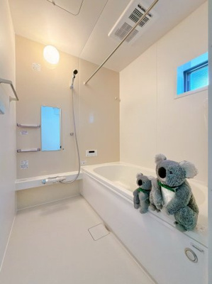 【浴室】 | 前橋市上新田町　新築住宅 | 快適さとリラックスを両立したこだわりのバスルーム。浴室暖房換気乾燥機付きで寒い冬場は浴室ポカポカ！雨の日のお洗濯も安心。