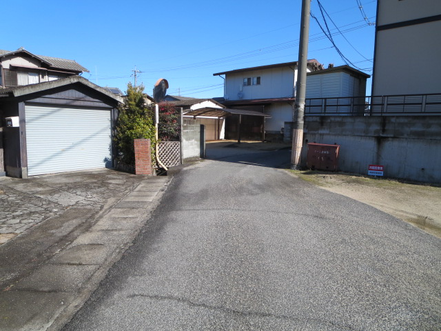 岡山市南区飽浦 土地の前面道路含む現地写真|◆南側前面道路は幅員5.0ｍです。