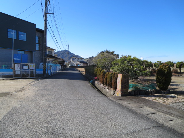 岡山市南区飽浦 土地の前面道路含む現地写真|◆南側前面道路の幅員は5.0ｍです。
◆東→西へ撮影。
