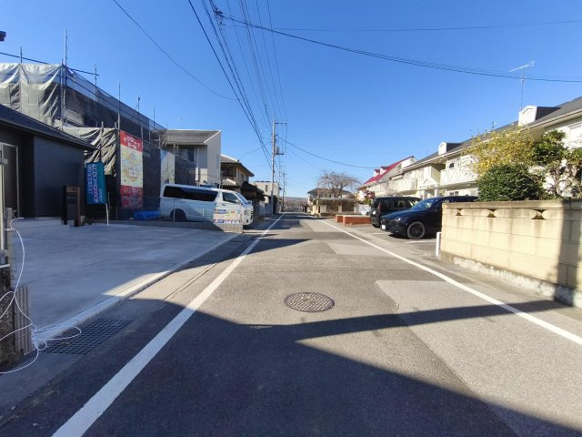 熊谷市別府2丁目　新築住宅（平屋建て）の前面道路含む現地写真