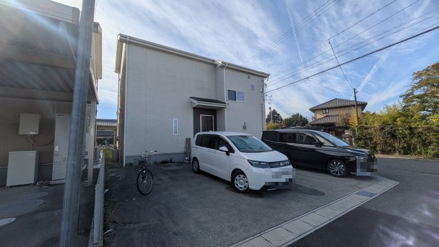 中古住宅　輪之内町南波の駐車場