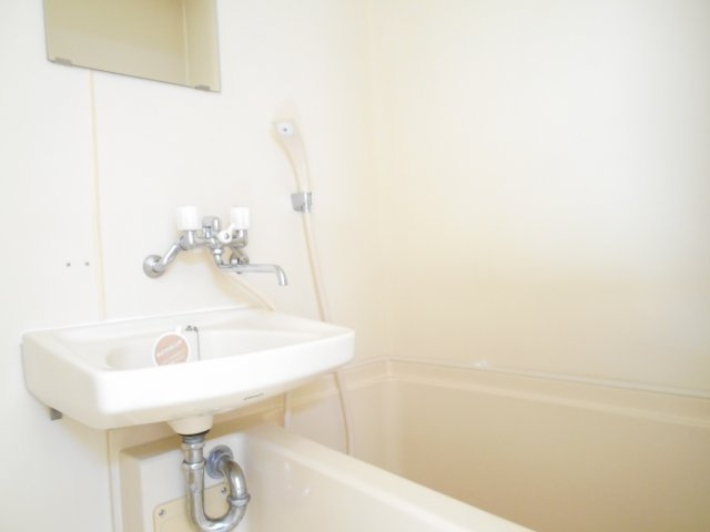 ヴィラ中山A棟の浴室