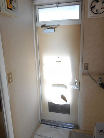 ヴィラ中山A棟の玄関