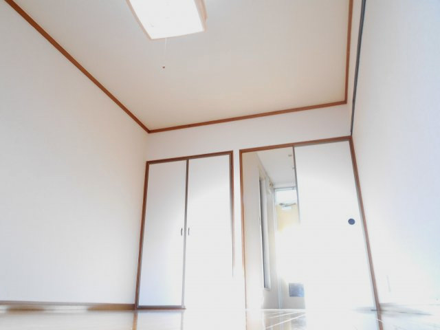 ヴィラ中山A棟の洋室