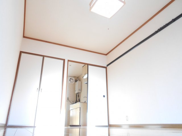 ヴィラ中山A棟の居間・リビング