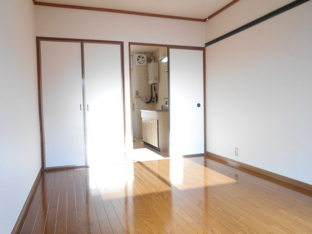 ヴィラ中山A棟の居間・リビング