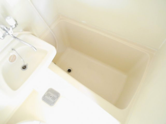 ヴィラ中山A棟の浴室