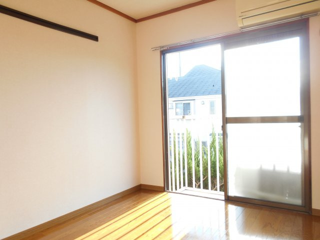 ヴィラ中山A棟の居間・リビング