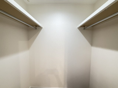 【収納】 | 嘉手納屋良Ⅱ（全5棟）2号棟 | 2号棟　洋室6.1帖＋WIC付き♪