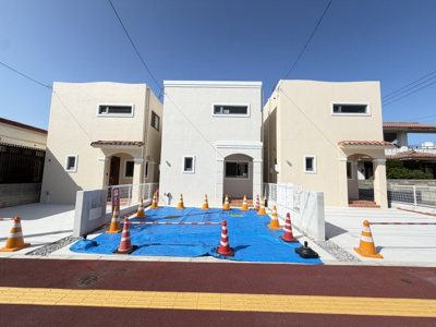 【外観】 | 嘉手納屋良Ⅱ（全5棟）2号棟 | 2号棟　並列駐車2台完備♪