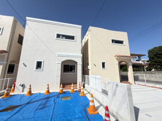 【外観】 | 嘉手納屋良Ⅱ（全5棟）2号棟 | 2号棟　並列駐車2台完備♪