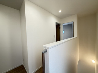 【内装】 | 嘉手納屋良Ⅱ（全5棟）2号棟 | 2号棟　2階ホール♪