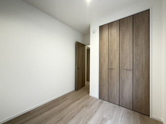 【洋室】 | 嘉手納屋良Ⅱ（全5棟）2号棟 | 2号棟　洋室4.5帖＋CL付き♪