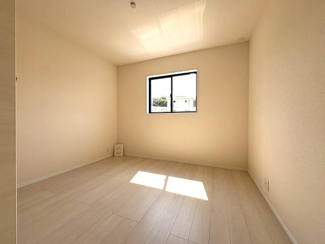 【子供部屋】 | 福岡市東区高美台2丁目第1　1号棟（全1棟）【仲介手数料無料・0円】 | 施工例。施工例は完成時と異なる場合があります。