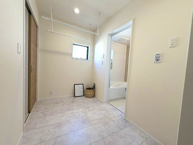 【洗面所】 | 福岡市東区高美台2丁目第1　1号棟（全1棟）【仲介手数料無料・0円】 | 施工例。施工例は完成時と異なる場合があります。