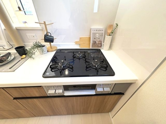 【キッチン】 | 福岡市東区高美台2丁目第1　1号棟（全1棟）【仲介手数料無料・0円】 | 施工例。施工例は完成時と異なる場合があります。