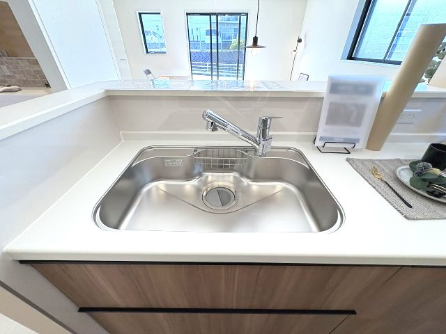 【キッチン】 | 福岡市東区高美台2丁目第1　1号棟（全1棟）【仲介手数料無料・0円】 | 施工例。施工例は完成時と異なる場合があります。