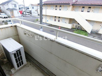 【バルコニー】 | アクティブパレスカラフル | 晴れた日には洗濯物もたくさん干せます。