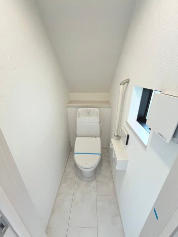 【内装】 | 福岡市東区土井4丁目第1　B号棟（全2棟）【仲介手数料無料・0円】 | 施工例。1階のトイレです。施工例は完成時と異なる場合があります。