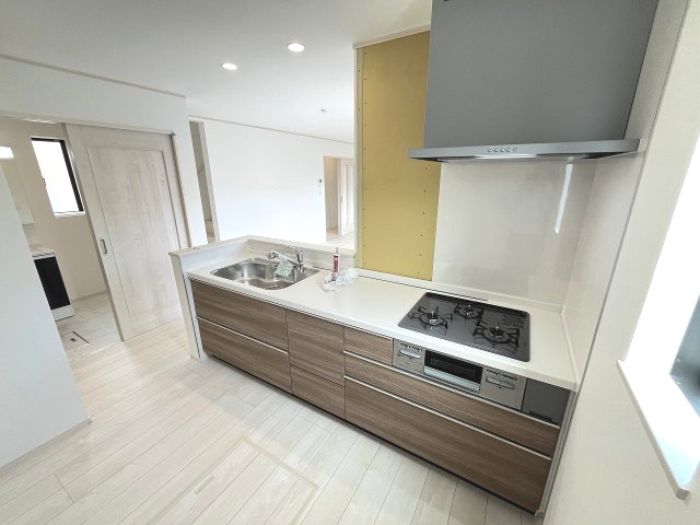 【キッチン】 | 福岡市東区土井4丁目第1　B号棟（全2棟）【仲介手数料無料・0円】 | 施工例。施工例は完成時と異なる場合があります。