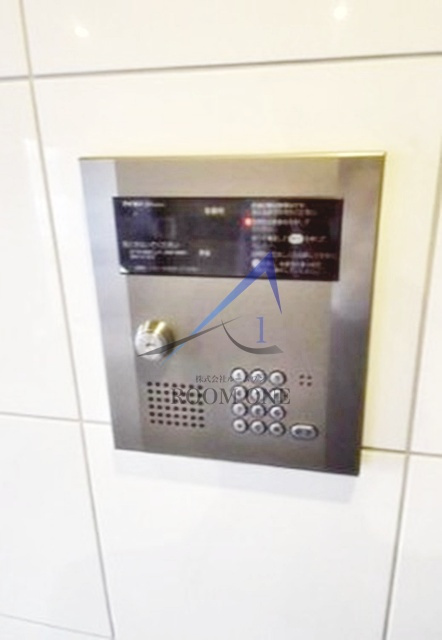 ライジングプレイス両国三番館のセキュリティ|オートロックです。