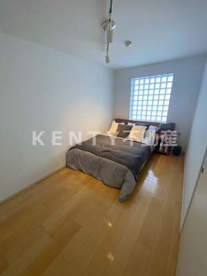 【寝室】 | カーサ・ポルトーネ | 落ち着いた色調の寝室です