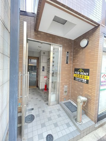 白蘭マンションのエントランス