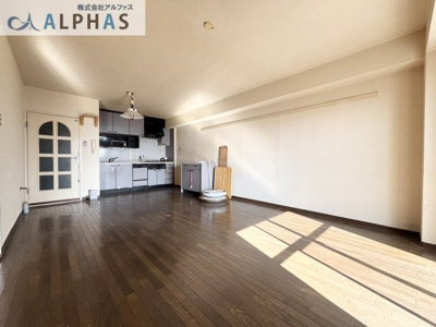 【居間・リビング】 | エクセル住吉台 | 家族団らんの時間も増えそうなくつろぎのＬＤＫです♪
リビングが南向きの為、毎日明るく過ごせます♪