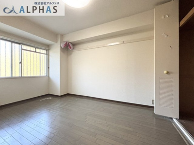 【洋室】 | エクセル住吉台 | 各居室それぞれ6帖以上の広さがあり、どのお部屋も使いやすい形なので家具の配置などもしやすい♪