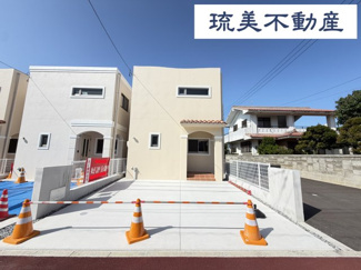 【外観】 | 嘉手納屋良Ⅱ（全5棟）3号棟 | 3号棟　並列駐車2台完備♪