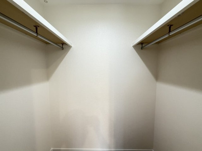 【収納】 | 嘉手納屋良Ⅱ（全5棟）3号棟 | 3号棟　洋室6.1帖＋WIC付き♪